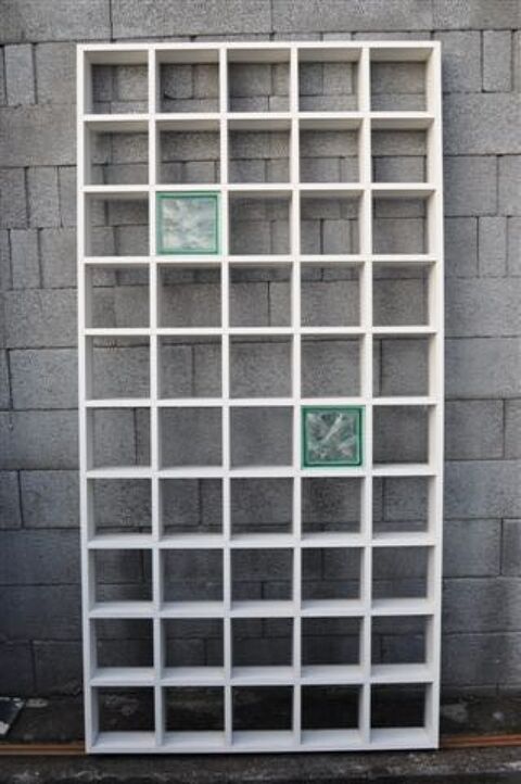 Structures en bois noir et blanc pour briques de verre 70 Saint-Pierre (97)