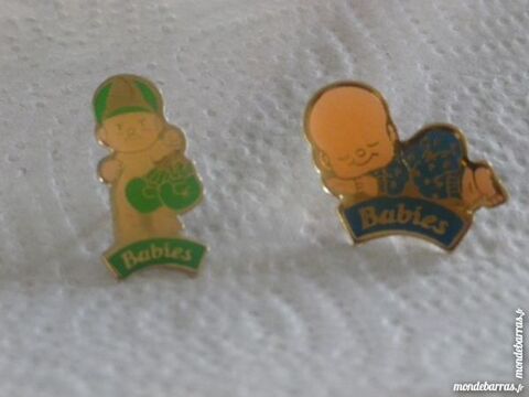 LOT DE 2 PINS BABIES 5 Attainville (95)