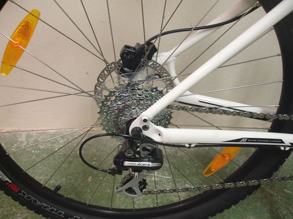 VTT neuf servie jamais Vélos