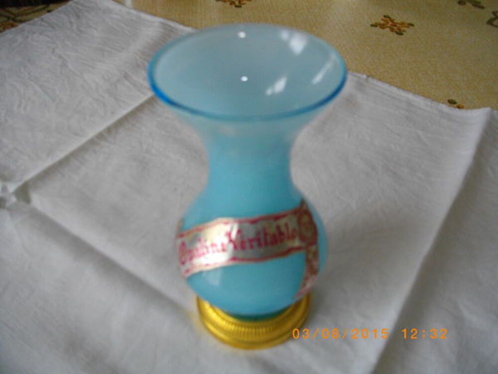 PETIT VASE EN OPALINE Décoration