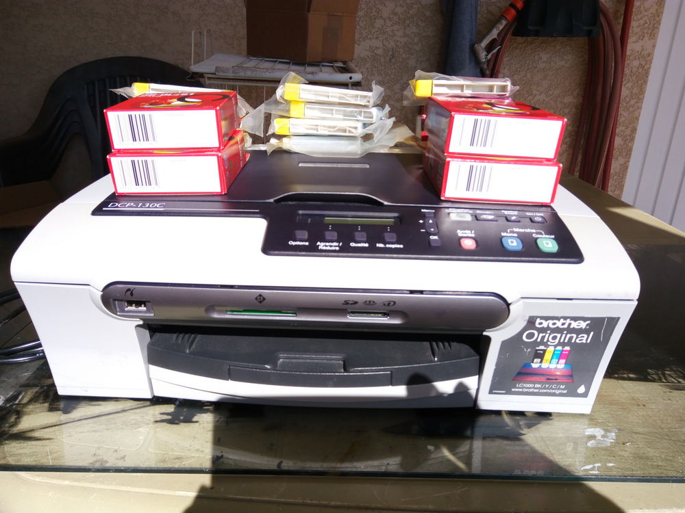 Imprimante BrotherDCP 130 C plus 16 cartouches Matériel informatique