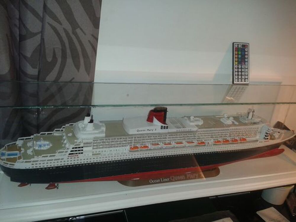 MAQUETTE de QUEEN MARY 2 Décoration