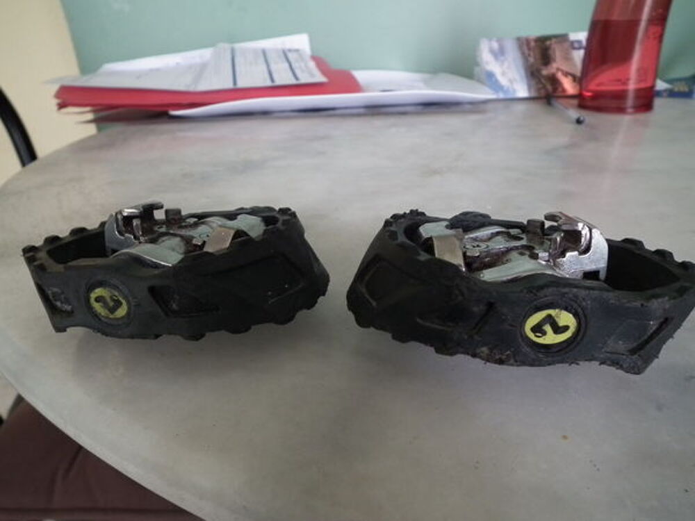 2 paires de pedales spd pour vtt. Vélos