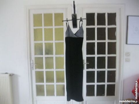 robe longue noire 8 Montoir-de-Bretagne (44)