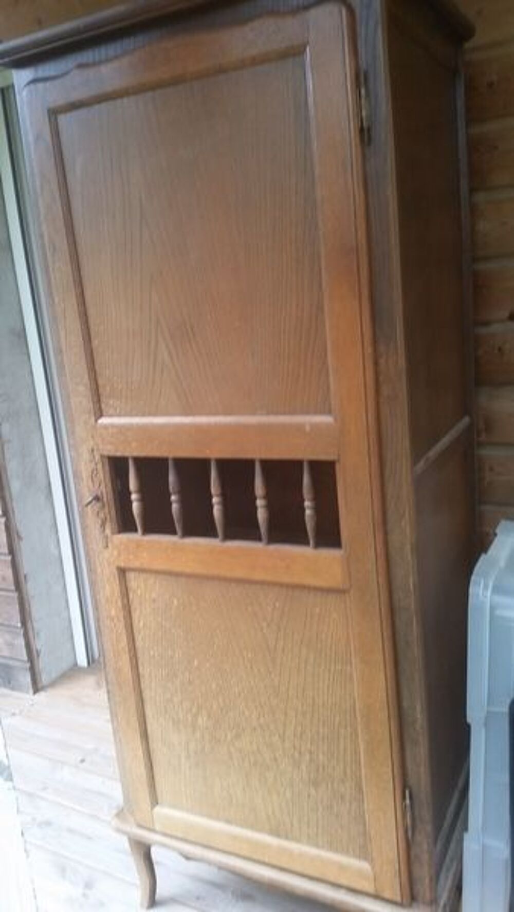 Bonneti&egrave;re et meuble TV en bois massif. Meubles