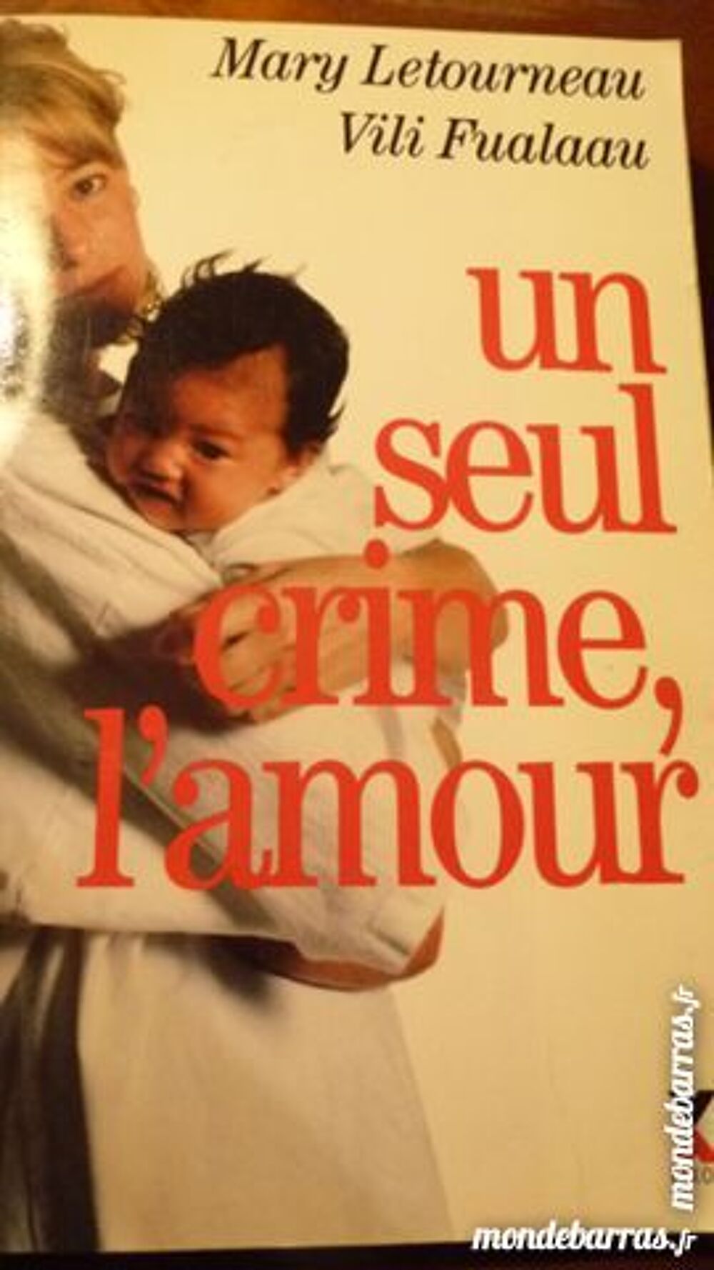LIVRE. UN SEUL CRIME, L'AMOUR Livres et BD