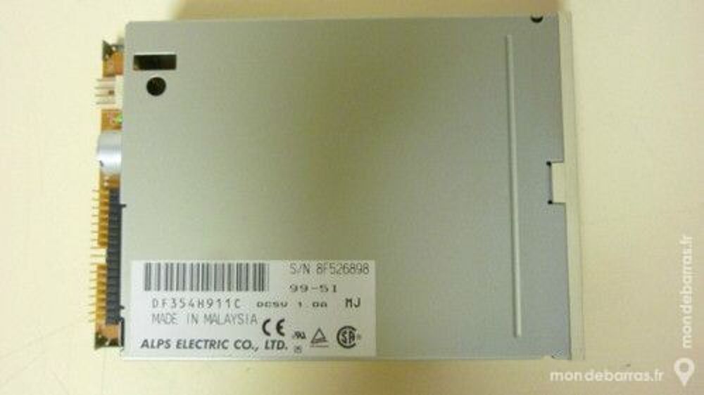 Lecteur de disquette informatique. ALPS DF354H911C Matériel informatique