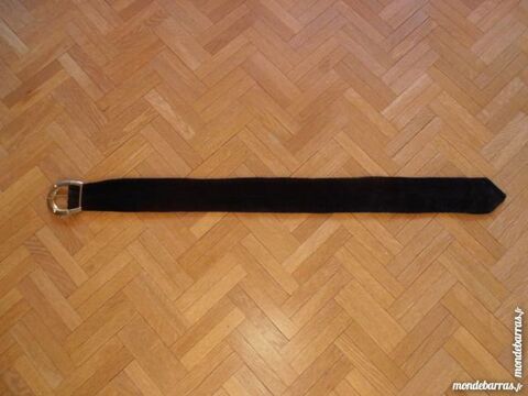 Ceinture noire velours boucle fer  cheval (77) 3 Tours (37)