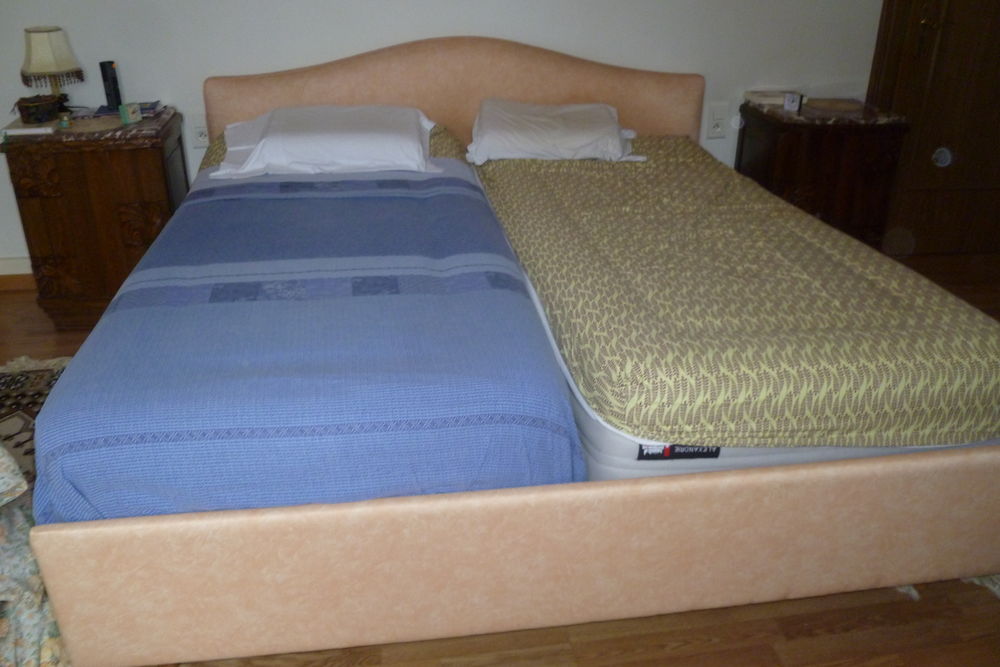 Chambre &agrave; coucher ancienne compl&egrave;te en ch&ecirc;ne massif Meubles