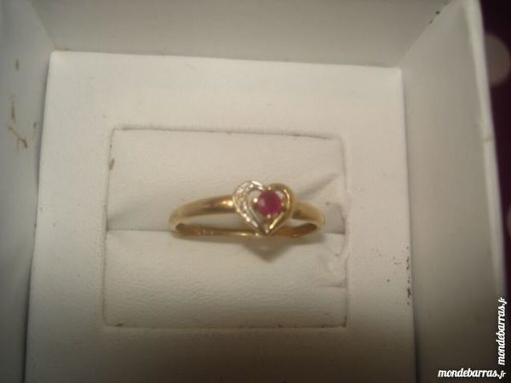 BAGUE OR 18CARATS ( RUBIS)EN COEUR.. Bijoux et montres