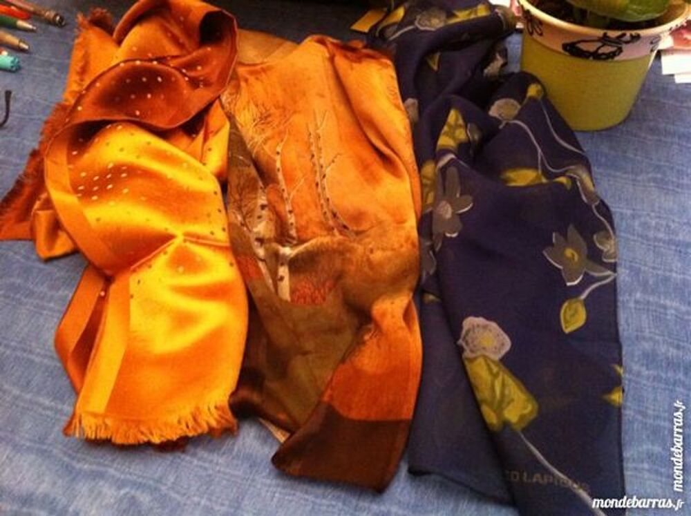 3 foulards Bijoux et montres