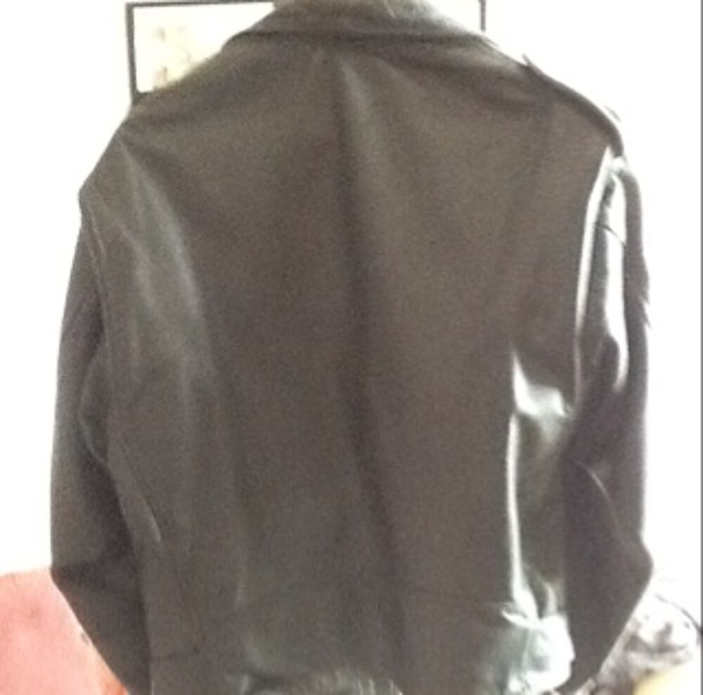 Vends Blouson de Cuir Noir Vêtements