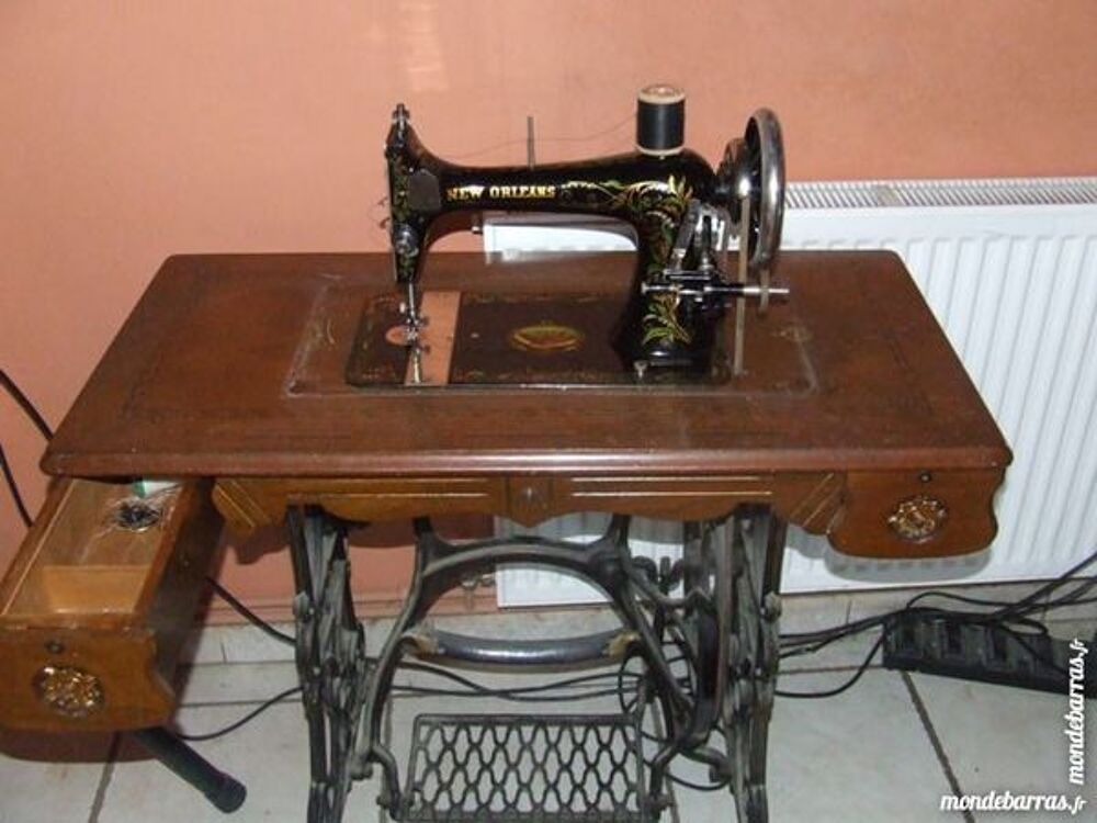 Machine &agrave; coudre SINGER Meubles