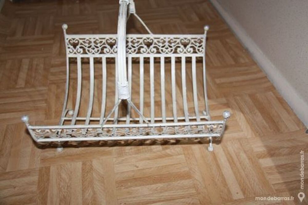 PORTE REVUE EN FER FORGE BEIGE Décoration