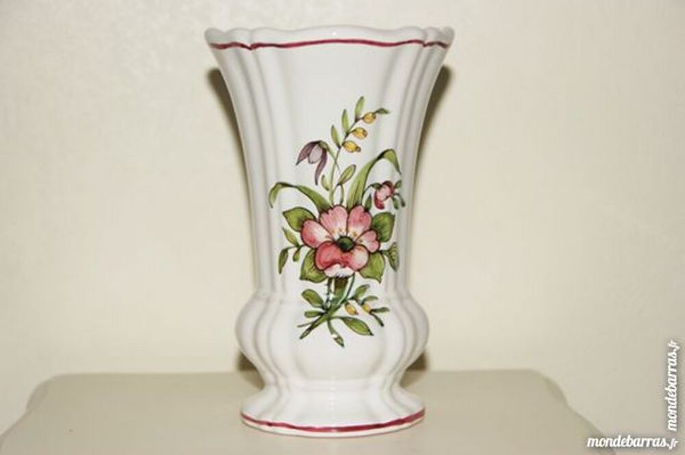 petit vase en moustier Décoration