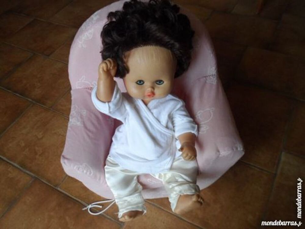 poup&eacute;e et fauteuil Jeux / jouets