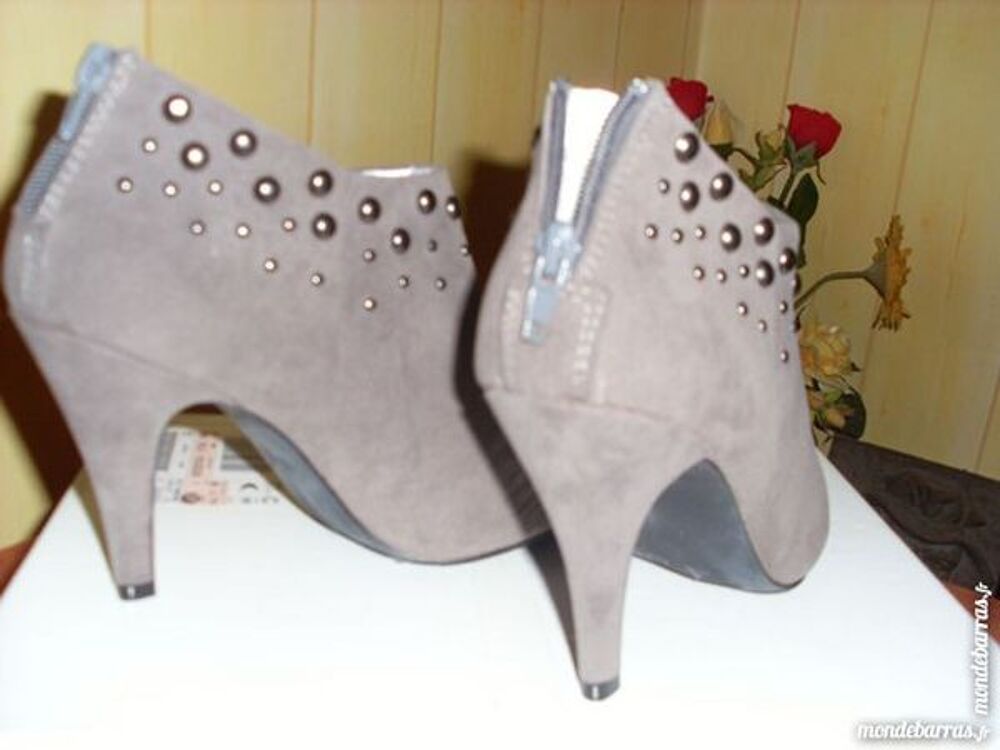 BOOTS gris neuf pointure 38 Chaussures