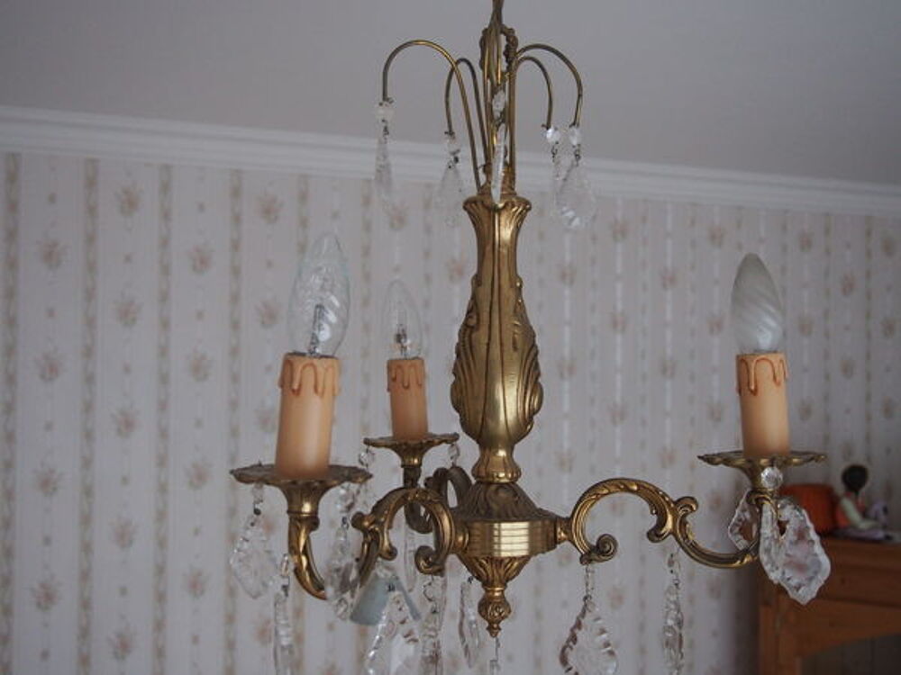 LUSTRE EN BRONZE AVEC PAMPILLES Décoration