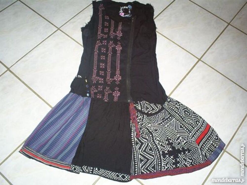 Robe DESIGUAL NEUVE Taille 38 Vêtements