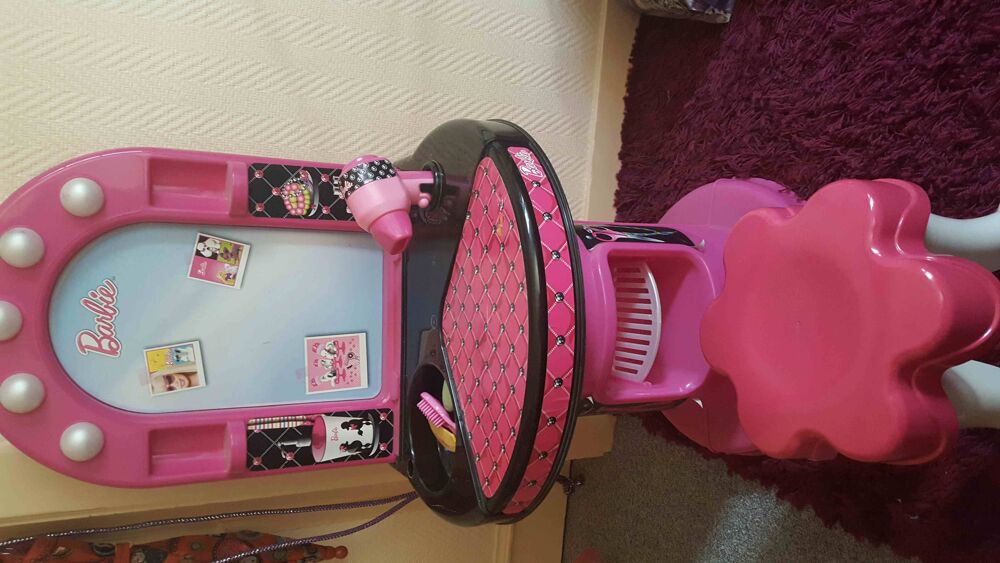 salon de toilettage ou coiffeuse Barbie Jeux / jouets