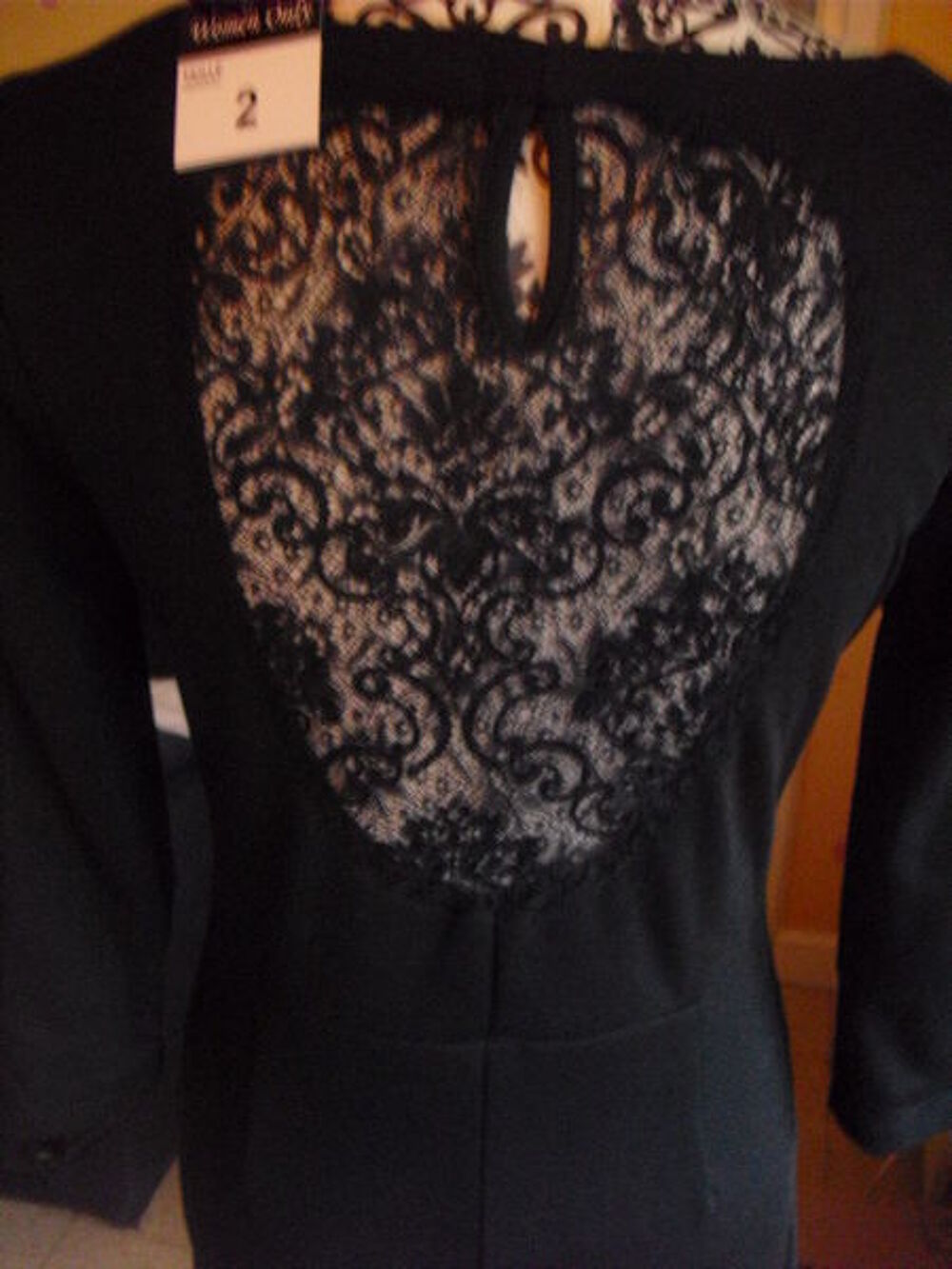 robe noire dentelles NEUVE encore &eacute;tiquette TAILLE 2 Vêtements