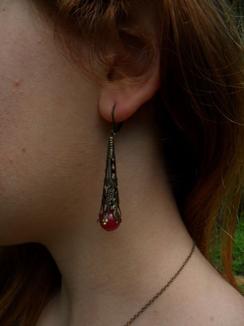 boucles en c&ocirc;ne et jade Bijoux et montres
