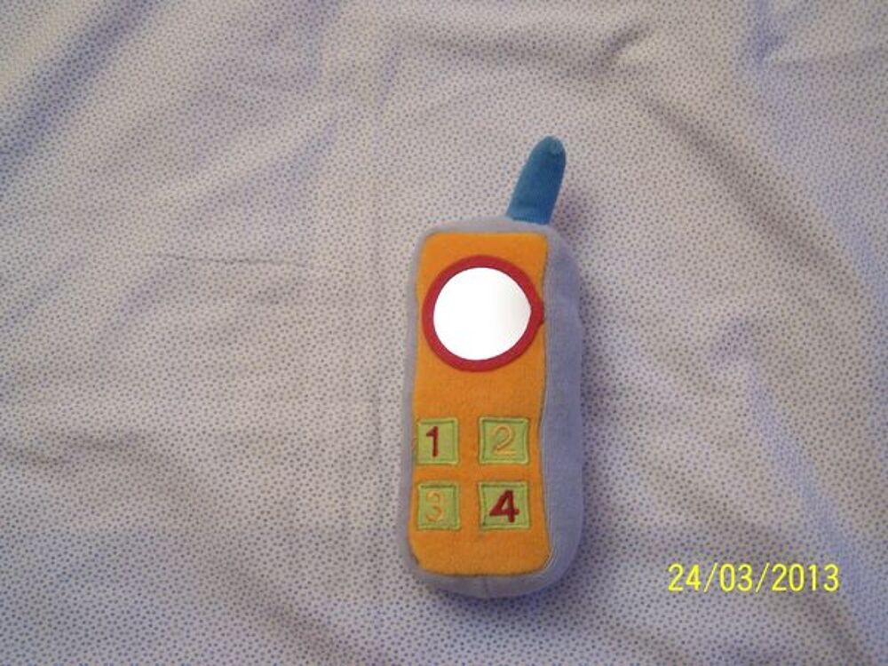 JOUET D'EVEIL 1ER AGE TELEPHONE PORTABLE EN TISSU Jeux / jouets