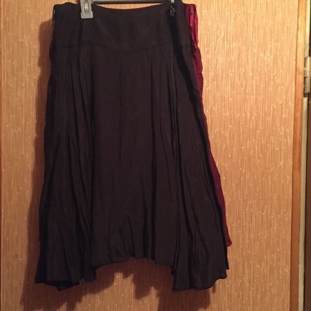 JUPES DOUBLEES ASPECT FROISSE Taille 38 Vêtements