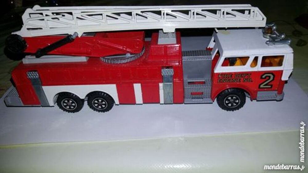 v&eacute;hicule pompier incendie nacelle majorette Jeux / jouets