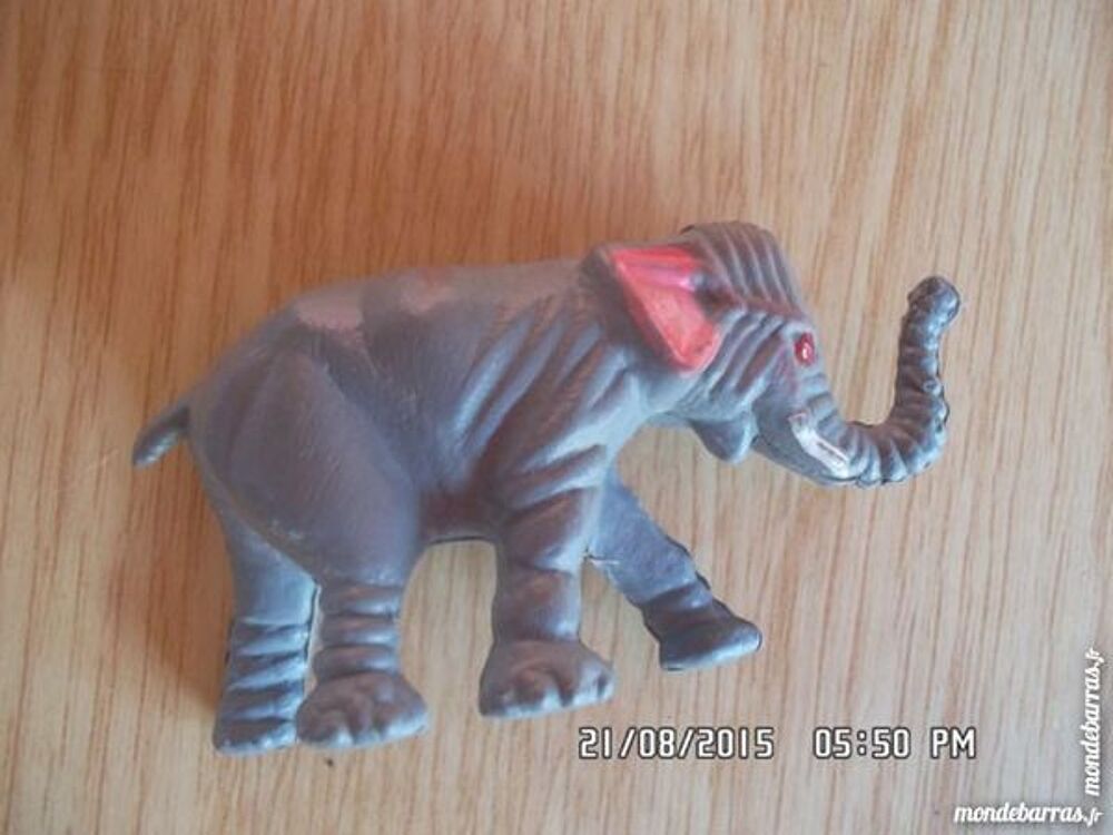 FIGURINE ELEPHANT Jeux / jouets