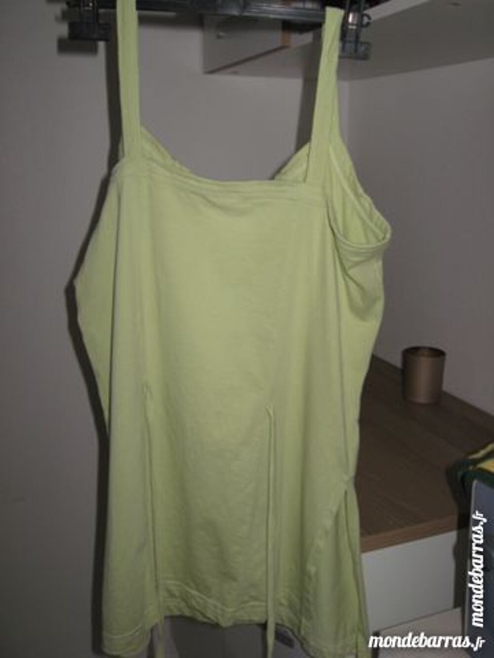 tee shirt d&eacute;bardeur Vêtements