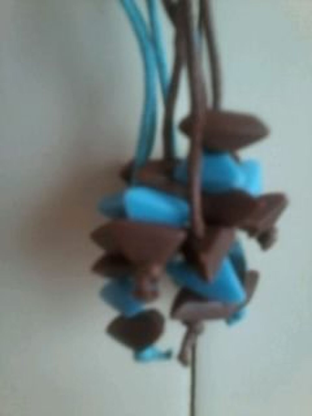 collier neuf motifs en bois l&eacute;ger turquoise vert Bijoux et montres