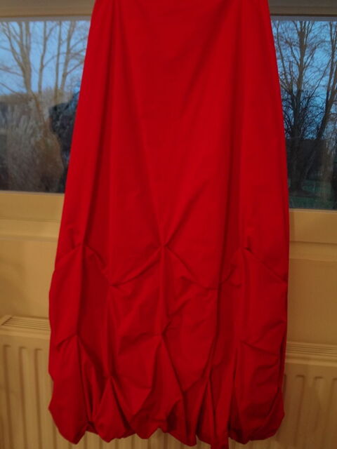 Vends Jupe longue Rouge, T40 parfait tat 10 Bletterans (39)