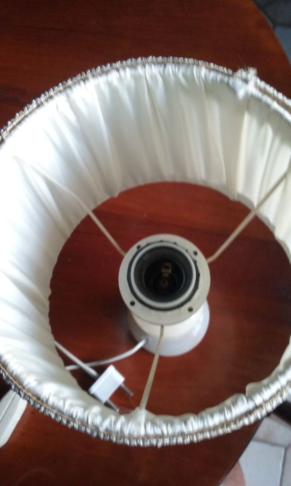 Lampe alb&acirc;tre beige Décoration