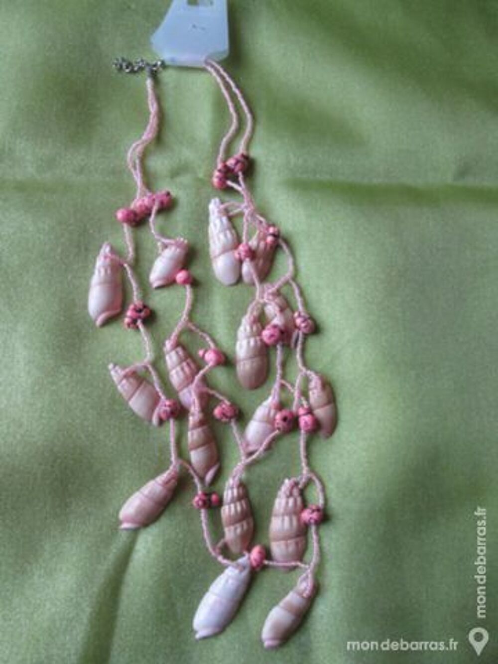 Collier fantaisie avec coquillages roses Bijoux et montres