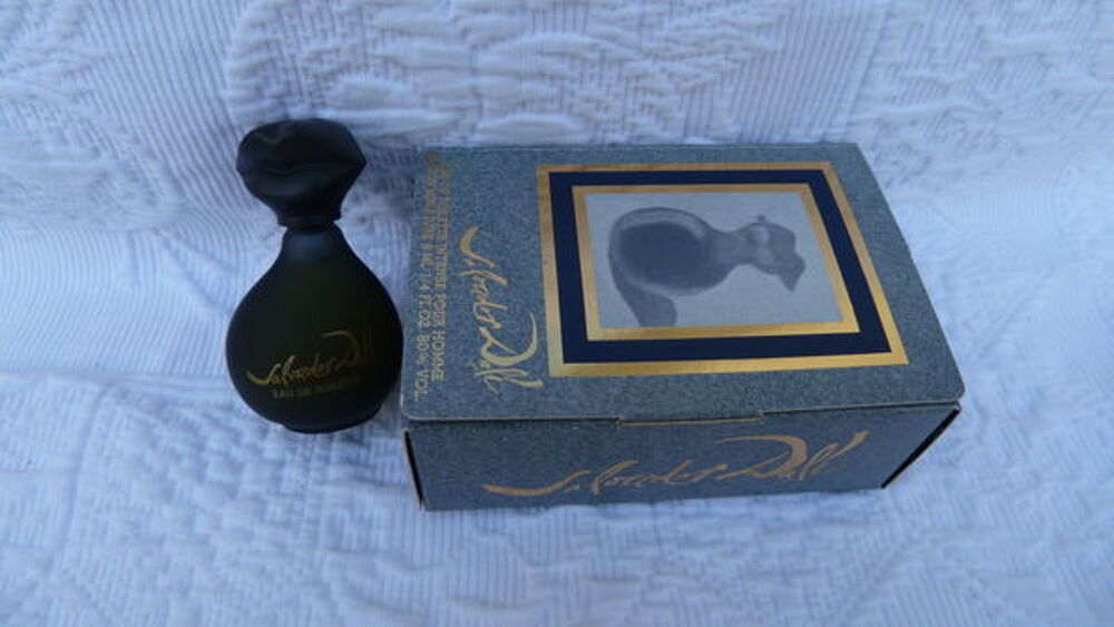 Miniature parfum Salvador DALI pleine avec sa boite 
