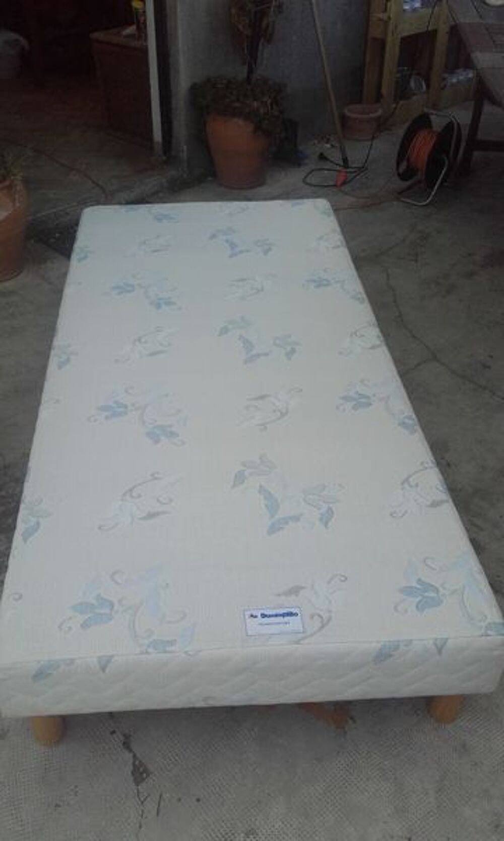 Sommier tapissier 90X180 avec pieds bois Meubles