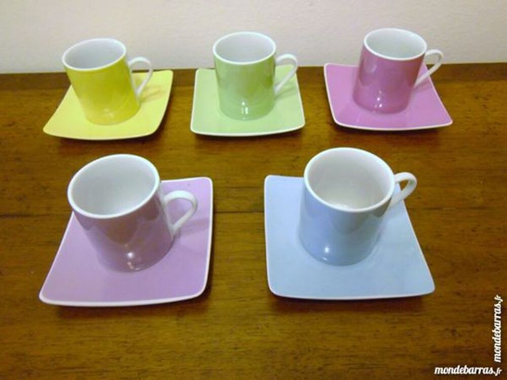 Service &agrave; caf&eacute; en porcelaine coloris pastel Cuisine