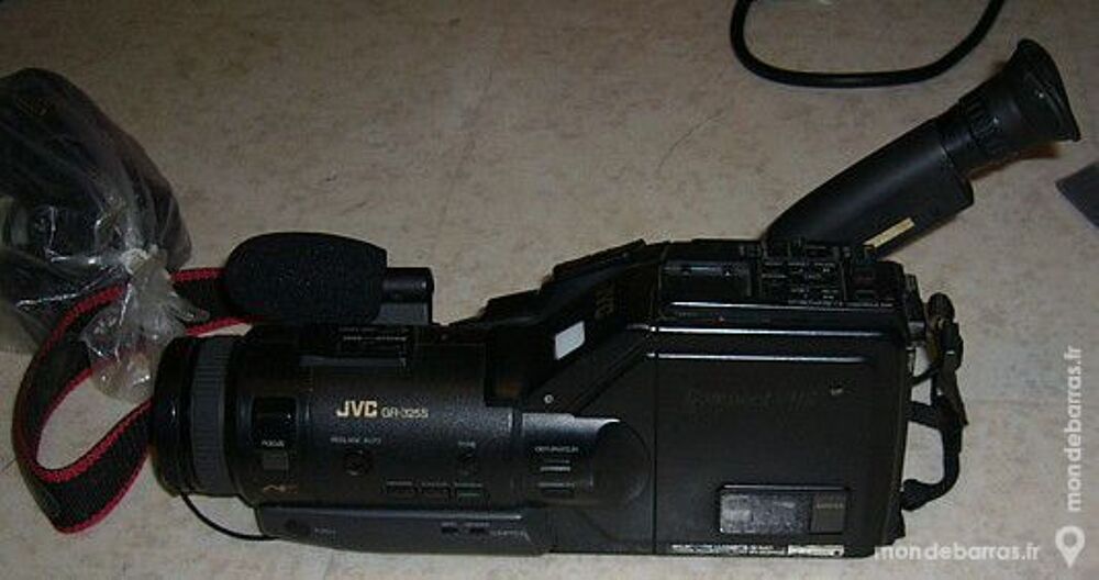 Camescope JVC cassette VHSC GR AX15S pour pi&egrave;ces Photos/Video/TV
