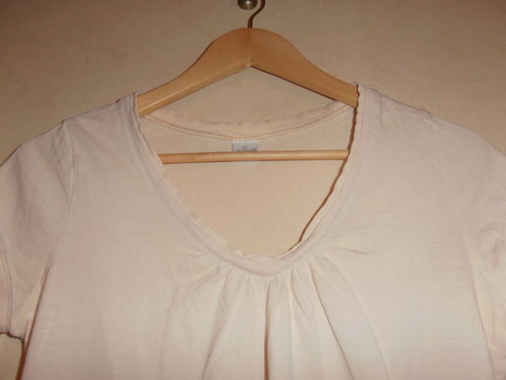 Tee-shirt Cama&iuml;eu beige ros&eacute; (77) Vêtements