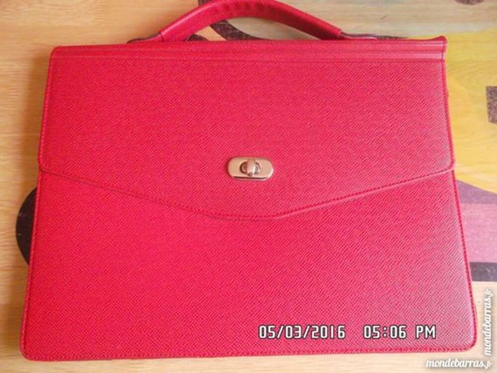 POCHETTE ROUGE PORTE-DOCUMENTS Bijoux et montres