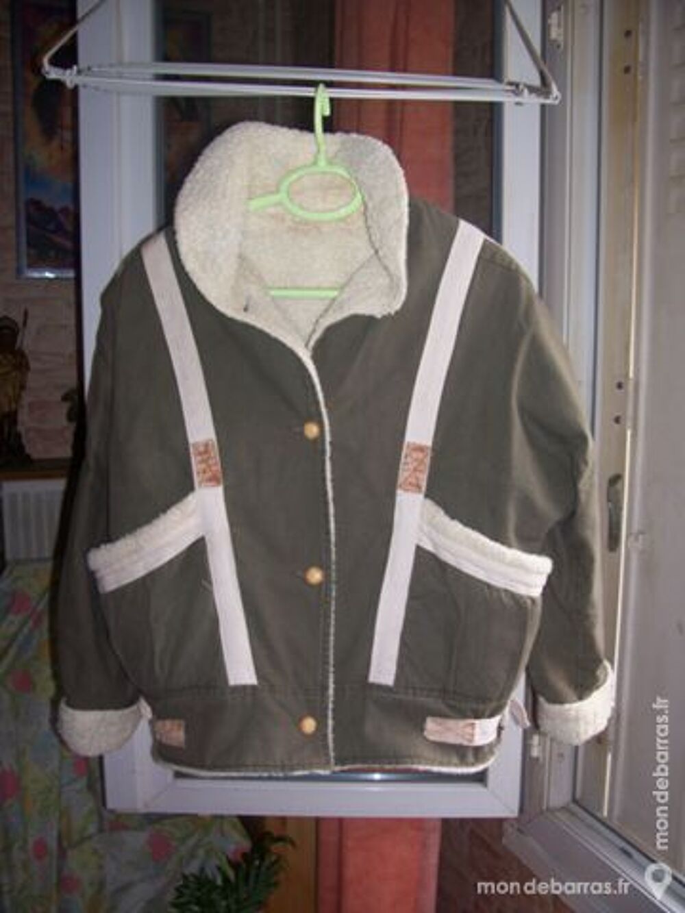 Blouson fourr&eacute; de couleur vert kaki taille 42/44 Vêtements