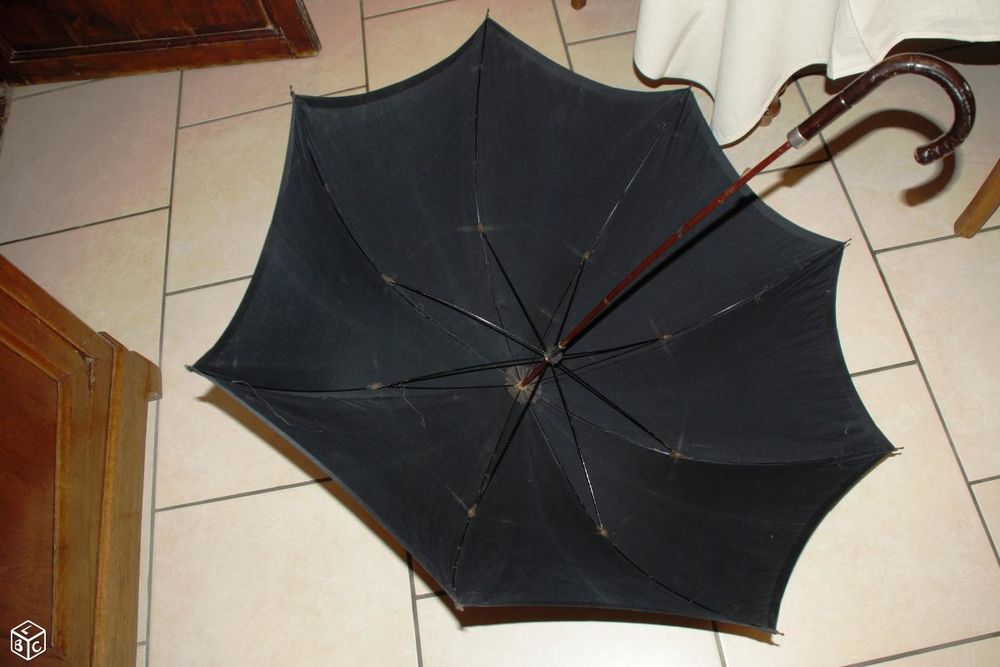 Ancien Parapluie noir vintage 