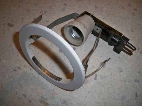 Lot de 10 Spots blanc Douille E 27. 100 w 220v 40 trchy (91)