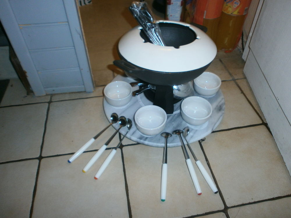 service &agrave; fondue bourguignonne avec plateau tournant Electroménager