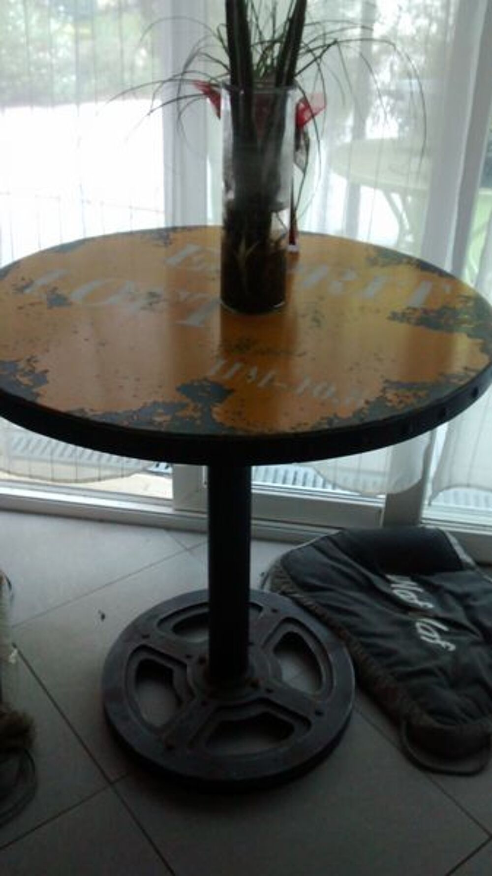 TABLE RONDE Meubles