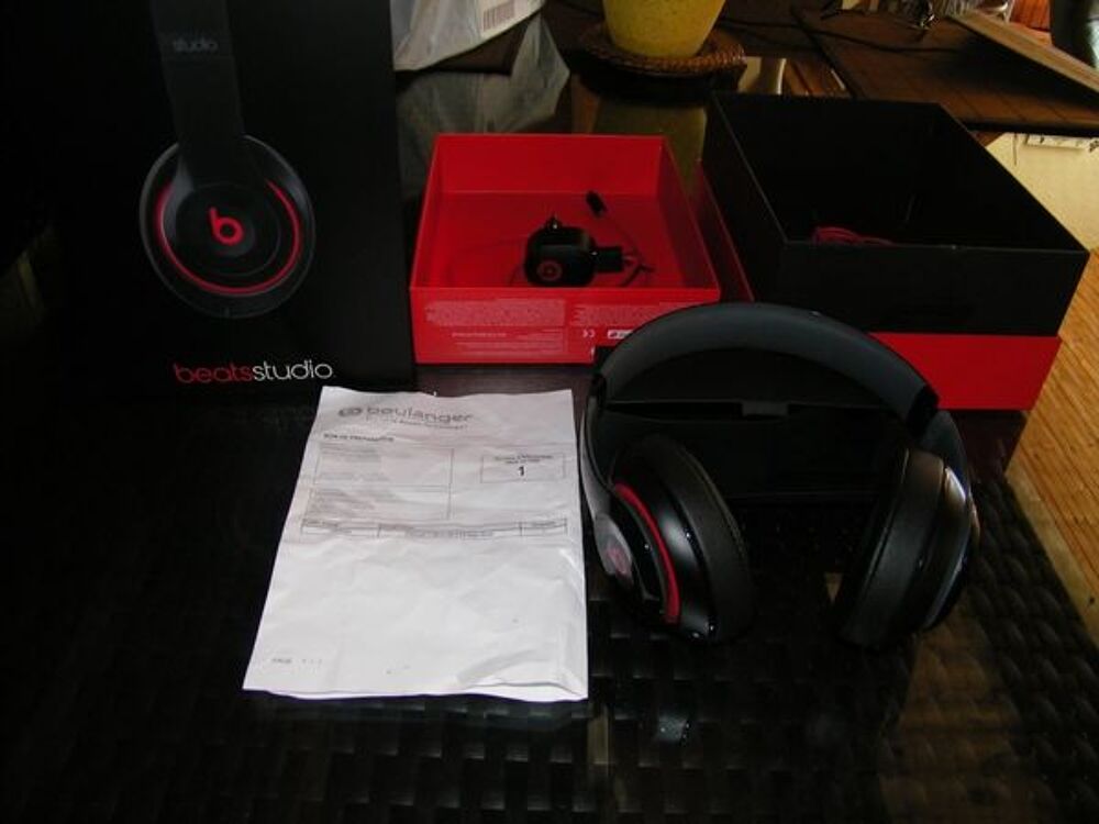 Casque Beats New Studio noir rouge Tr&egrave;s bon &eacute;tat Audio et hifi