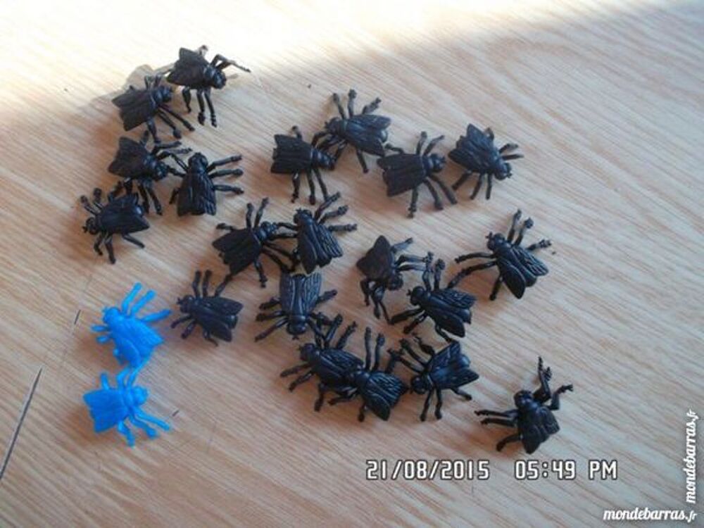 19 MOUCHES NOIRS Jeux / jouets