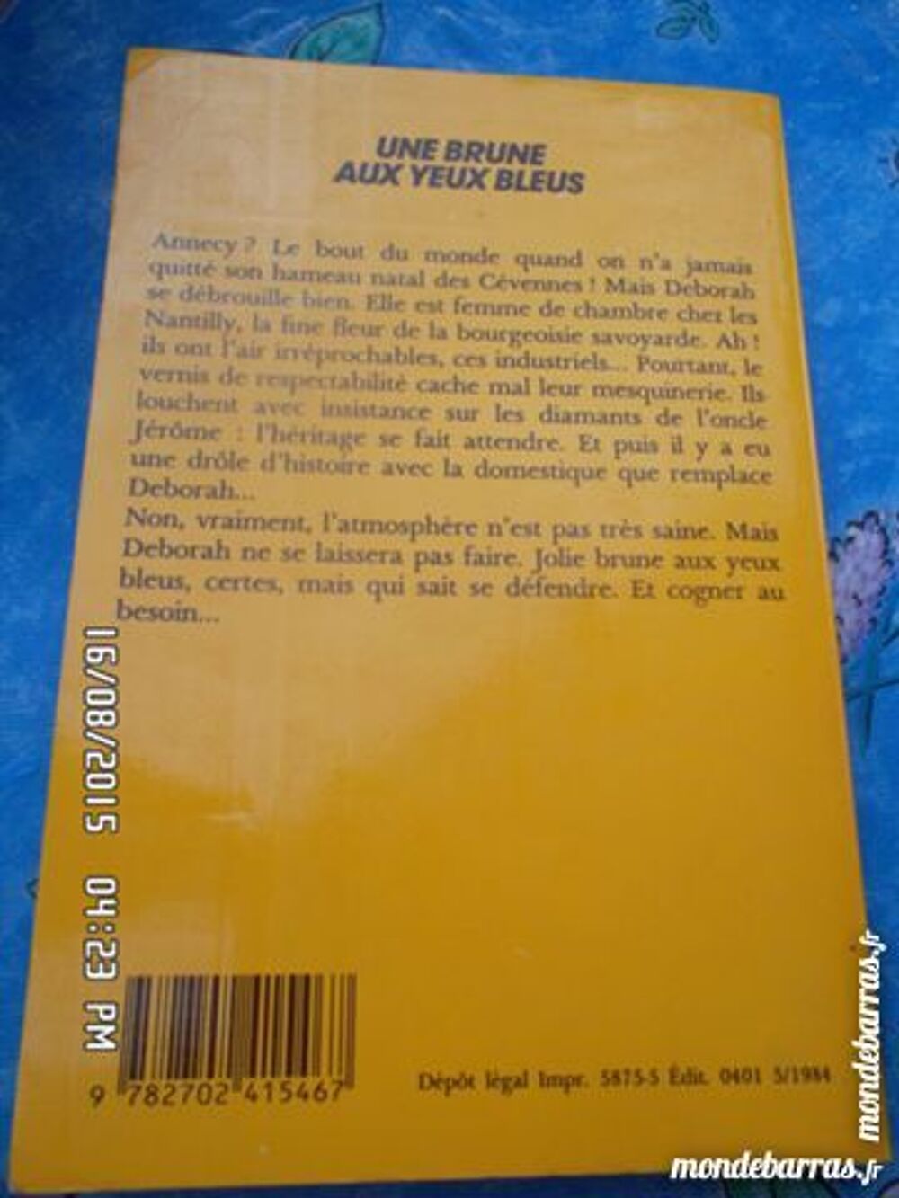 UNE BRUNE AUX YEUX BLEUS Livres et BD