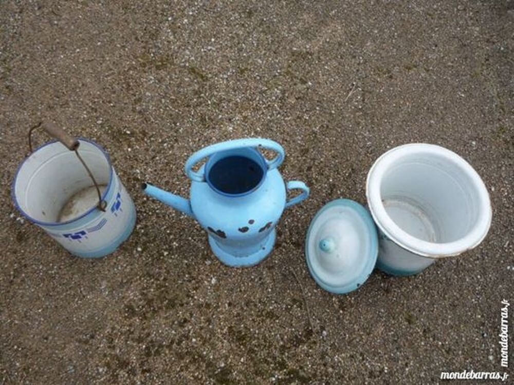 Broc &agrave; eau &eacute;maill&eacute; bleue/seaux de toilette 